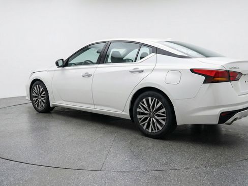 Used 2025 Nissan Altima 2.5 SV image 6