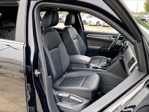 Used 2021 Volkswagen Atlas Cross Sport SE image 7