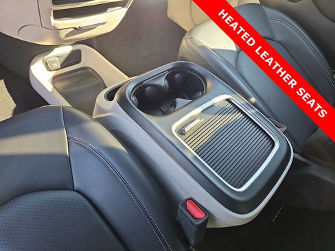 Used 2023 Chrysler Pacifica Touring-L image 25