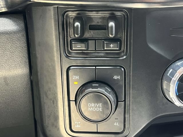 Used 2025 Ford F350 Lariat w/ Black Appearance Package AWD/4WD image 27