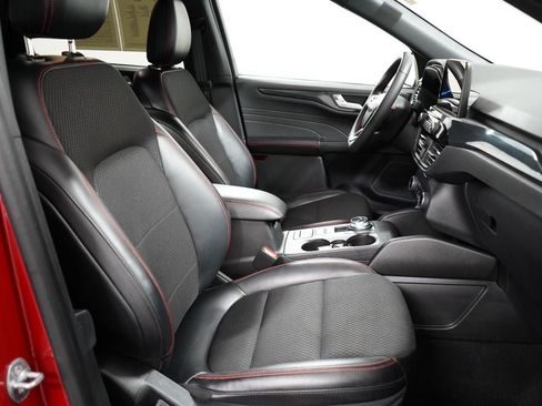 Certified 2025 Ford Escape ST-Line FWD image 31