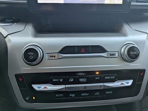 Used 2022 Ford Explorer XLT w/ Equipment Group 202A image 14