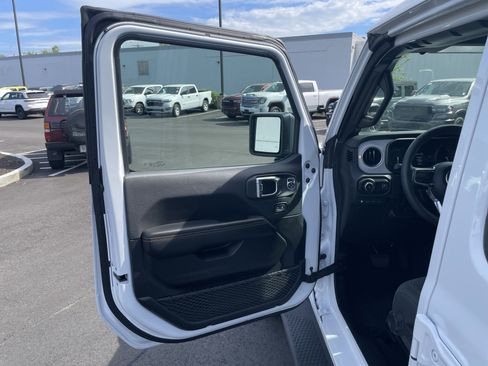Certified 2025 Jeep Wrangler Unlimited Sahara AWD/4WD image 37