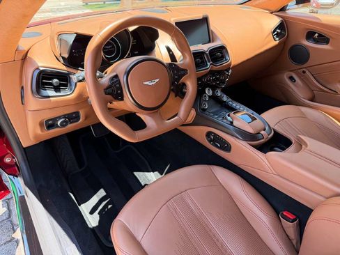 Used 2023 Aston Martin V8 Vantage Coupe RWD image 31