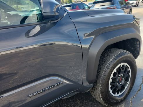 Used 2025 Toyota Tacoma TRD Off-Road image 49