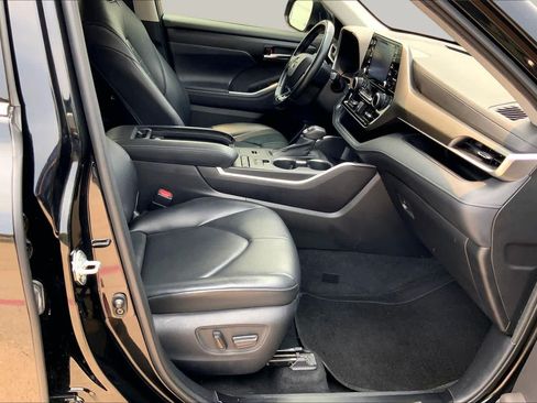 Used 2021 Toyota Highlander XLE FWD image 9
