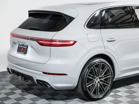 Used 2019 Porsche Cayenne Turbo w/ Sportdesign Package image 7