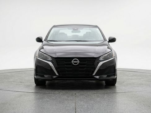 Used 2025 Nissan Altima 2.5 SV image 2