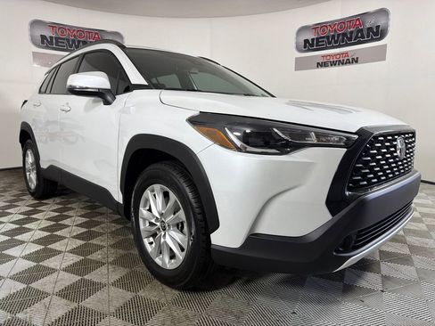 Used 2022 Toyota Corolla Cross LE FWD image 1