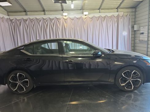 Used 2024 Nissan Altima 2.5 SR FWD image 9