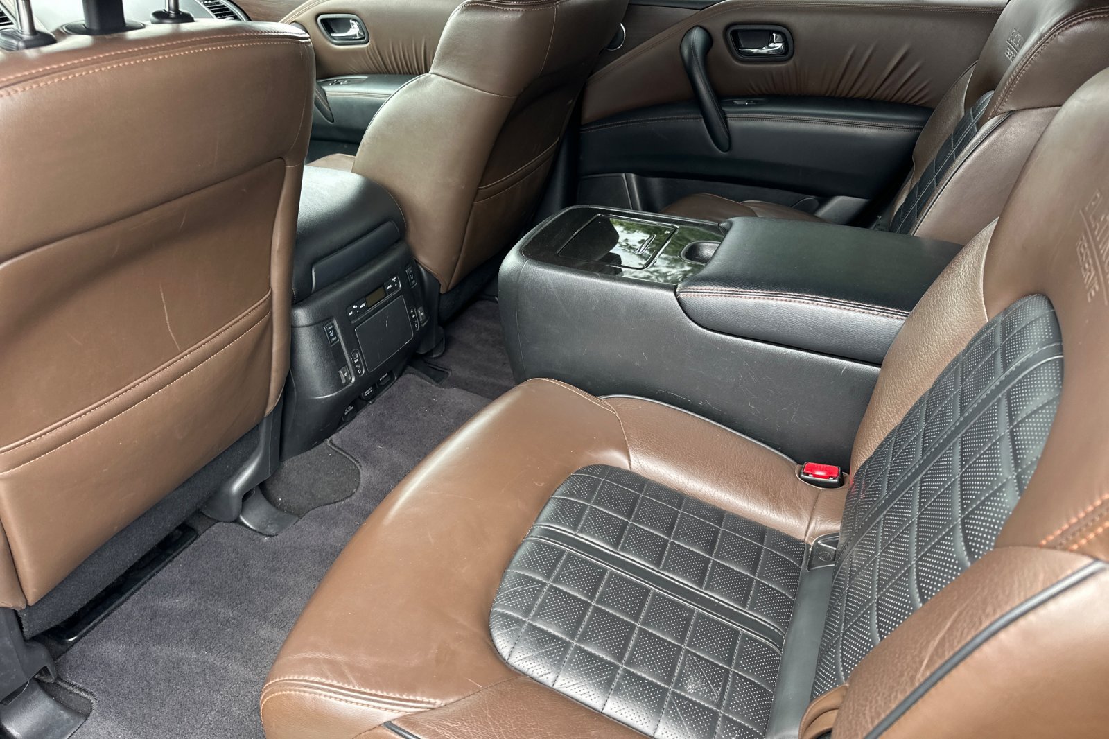 Used 2019 Nissan Armada Platinum w/ Captain's Chairs Package RWD image 11