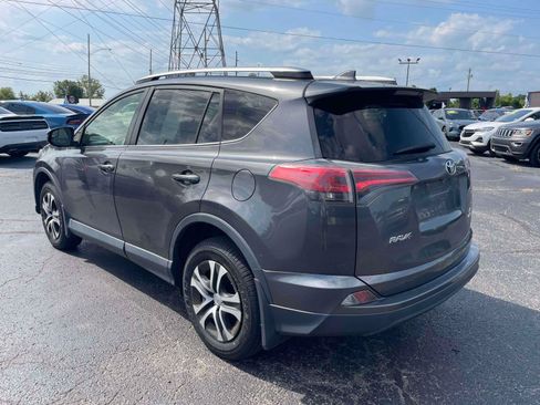 Used 2017 Toyota RAV4 LE AWD/4WD image 5