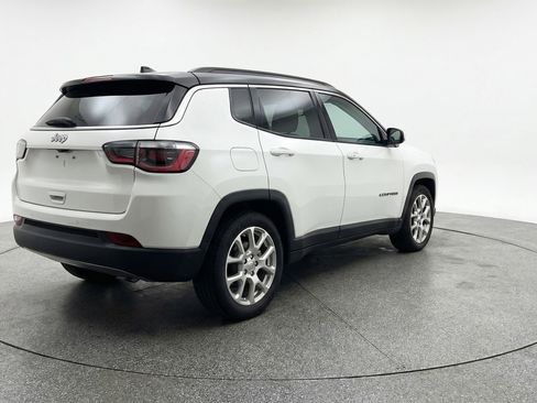 Used 2025 Jeep Compass Limited image 9