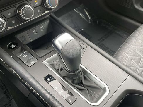 Used 2025 Nissan Kicks SV image 30