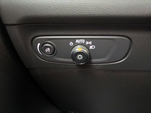 Used 2022 Buick Envision Essence w/ Safety Package image 36