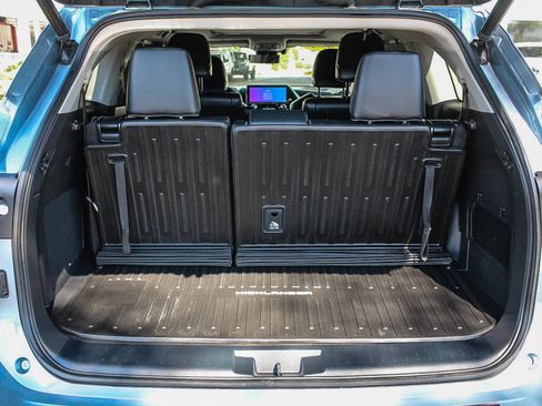 Used 2023 Toyota Highlander Platinum FWD image 19
