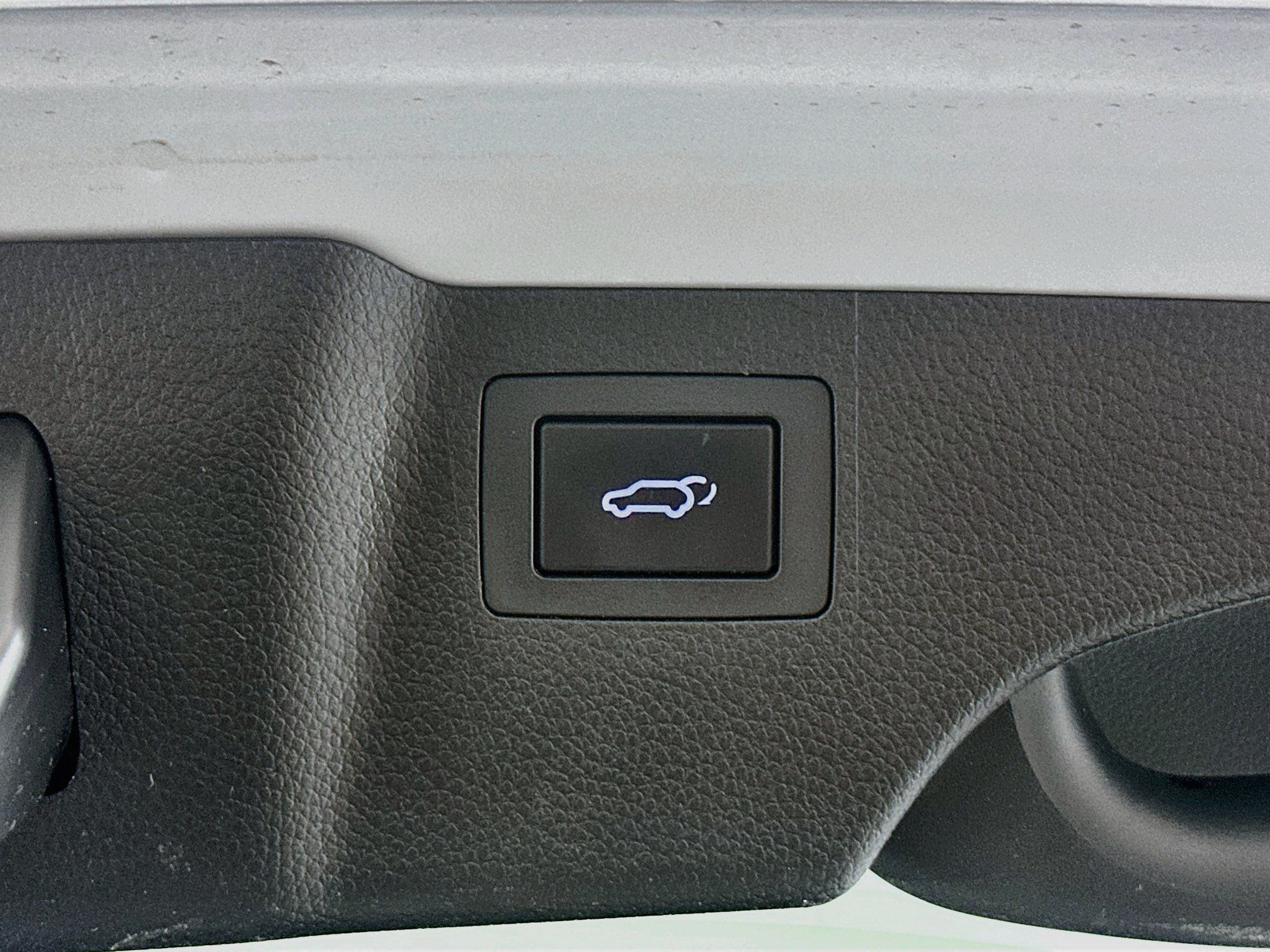 Used 2018 Hyundai Santa Fe Sport w/ 2.0T Ultimate Tech Package 05 FWD image 30