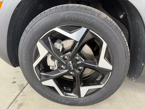 Used 2024 Kia Seltos EX FWD image 6