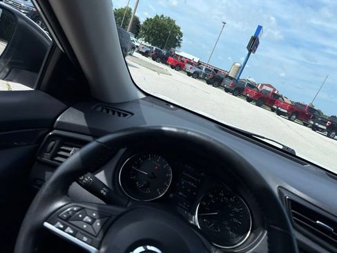 Used 2020 Nissan Rogue SV AWD/4WD image 44