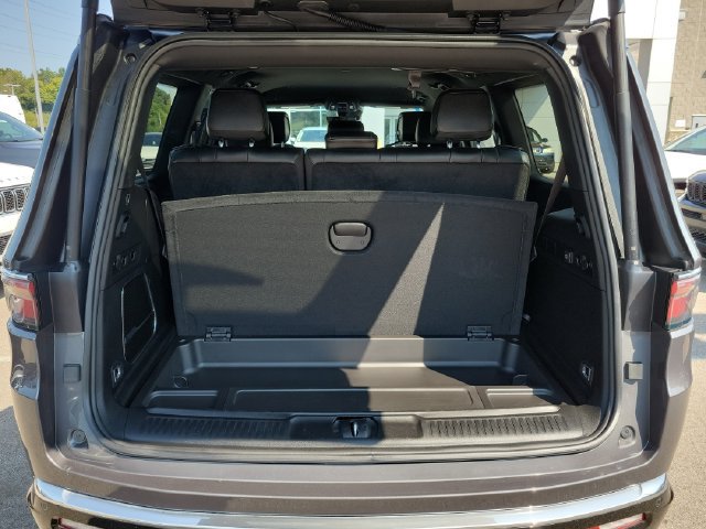 Used 2023 Jeep Wagoneer 4WD w/ Mopar Step-Up Package image 29