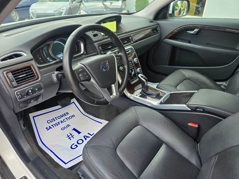 Used 2016 Volvo XC70 T5 Premier w/ Proximity Package FWD image 9