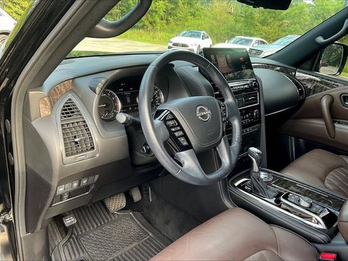 Used 2022 Nissan Armada Platinum w/ Captain's Chairs Package RWD image 5