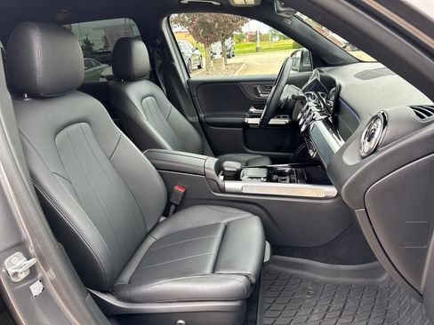 Used 2023 Mercedes-Benz GLB 250 4MATIC image 40