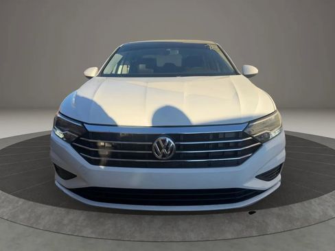 Used 2021 Volkswagen Jetta SE image 2