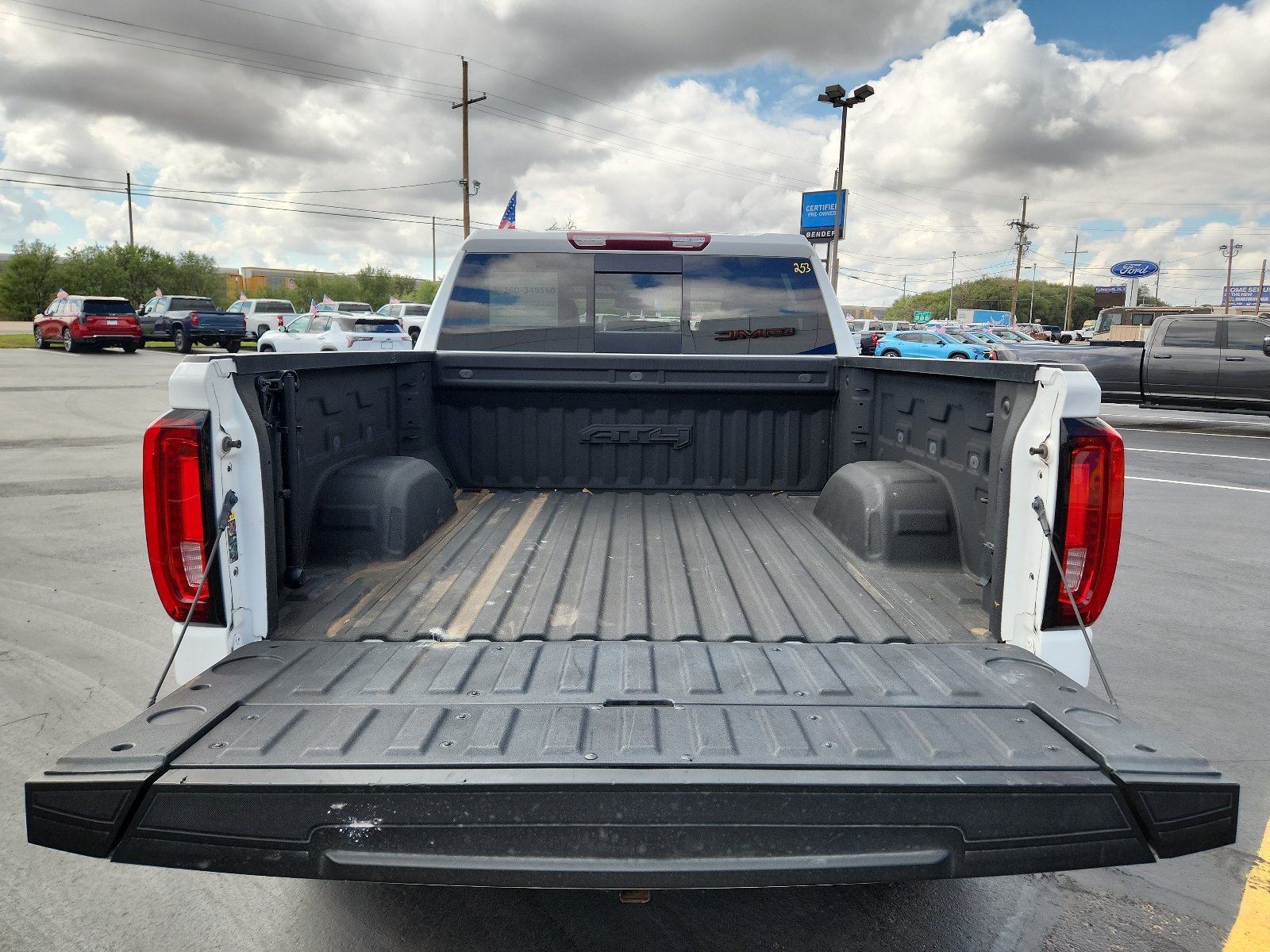 Used 2023 GMC Sierra 1500 AT4 w/ AT4 Preferred Package AWD/4WD image 9