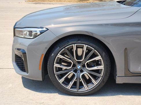 Used 2022 BMW 740i w/ M Sport Package RWD image 8