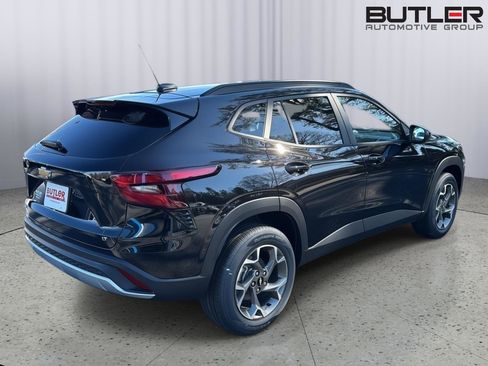 New 2026 Chevrolet Trax LT w/ Driver Confidence Package image 5