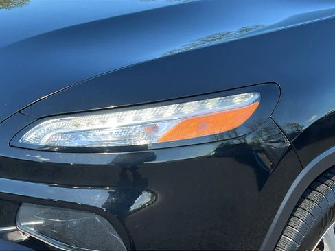 Used 2017 Jeep Cherokee Latitude w/ True North Edition AWD/4WD image 7
