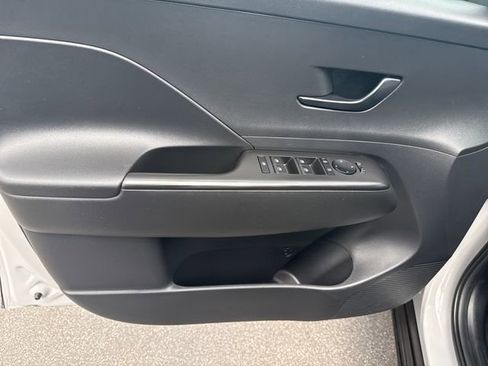 Certified 2024 Hyundai Kona SEL AWD/4WD image 9