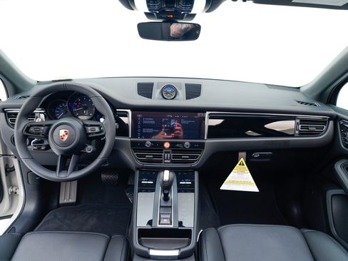 Certified 2026 Porsche Macan AWD/4WD image 19
