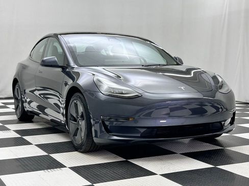 Used 2023 Tesla Model 3 Standard Range image 2