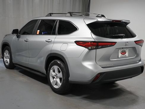 Used 2023 Toyota Highlander L FWD image 6