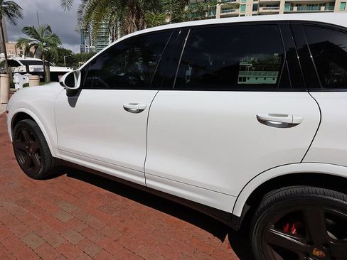 Used 2018 Porsche Cayenne Platinum Edition image 22