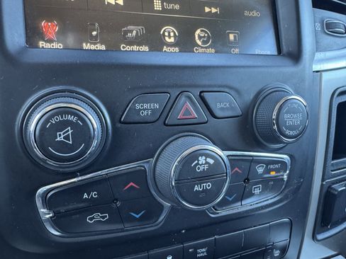 Used 2017 RAM 1500 Classic SLT w/ Luxury Group image 25