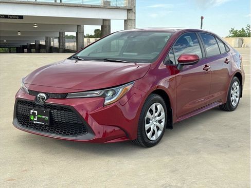 Used 2022 Toyota Corolla LE FWD image 3