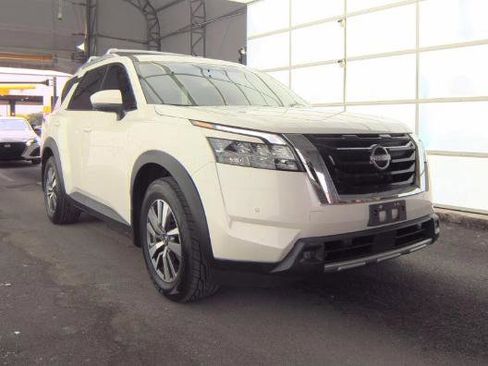 Used 2022 Nissan Pathfinder SL FWD image 3