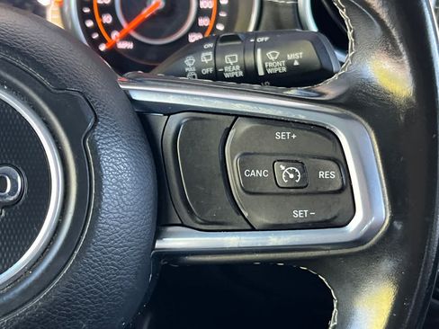 Used 2018 Jeep Wrangler Unlimited Sahara AWD/4WD image 28