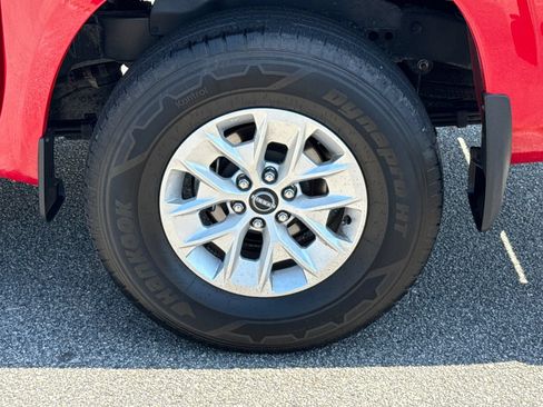 Used 2024 Nissan Frontier SV RWD image 19