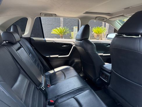 Used 2020 Toyota RAV4 Limited image 17