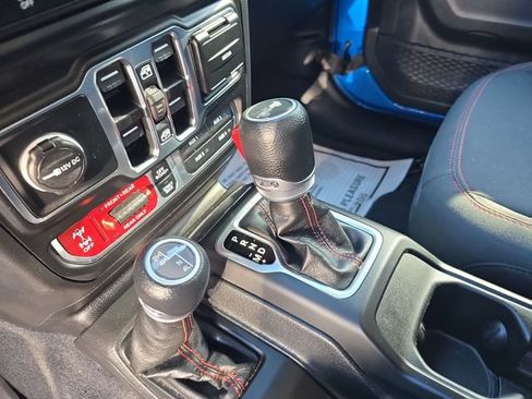 Used 2023 Jeep Wrangler Unlimited Rubicon AWD/4WD image 25