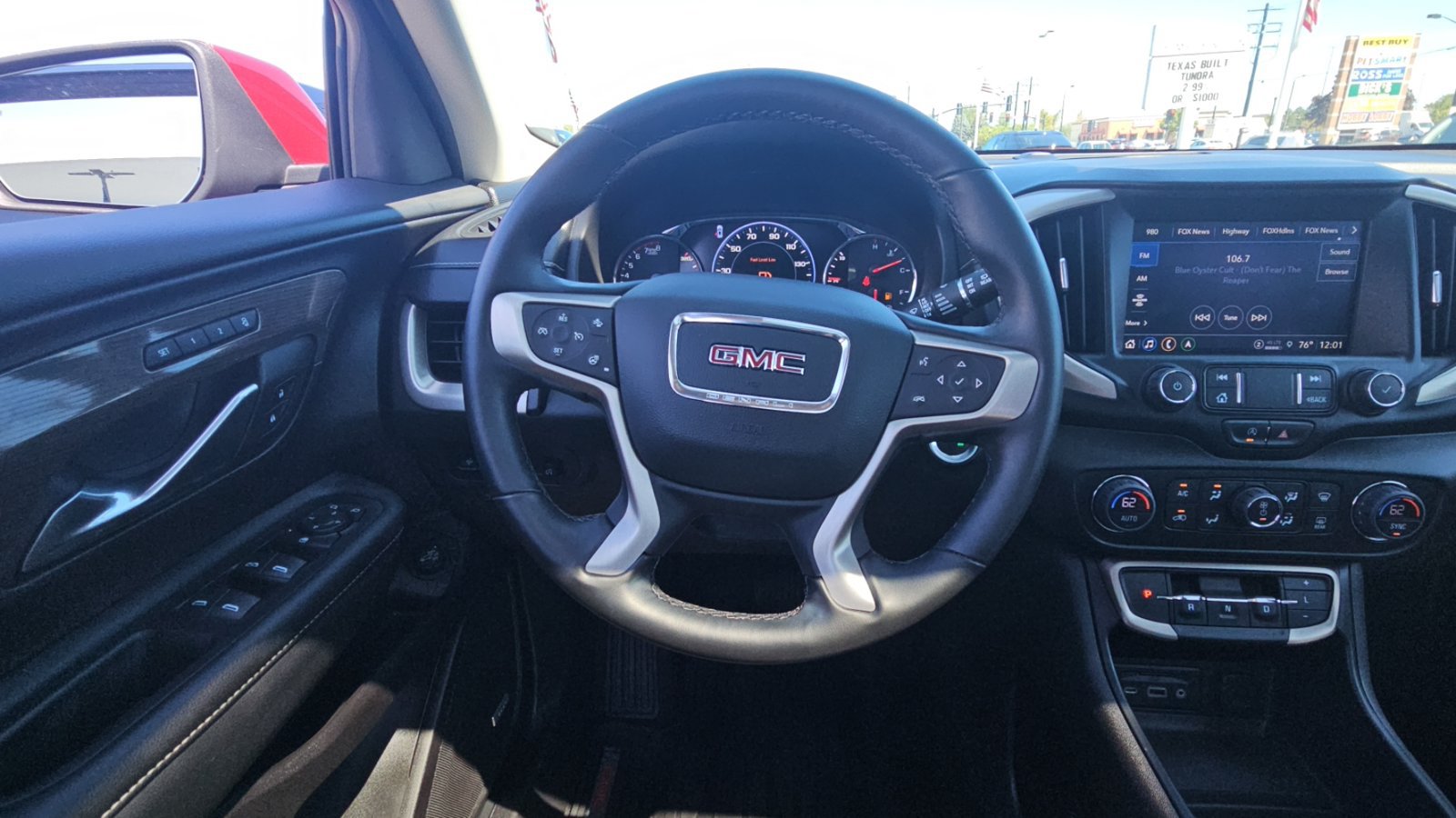 Used 2024 GMC Terrain Denali w/ Denali Premium Package AWD/4WD image 10