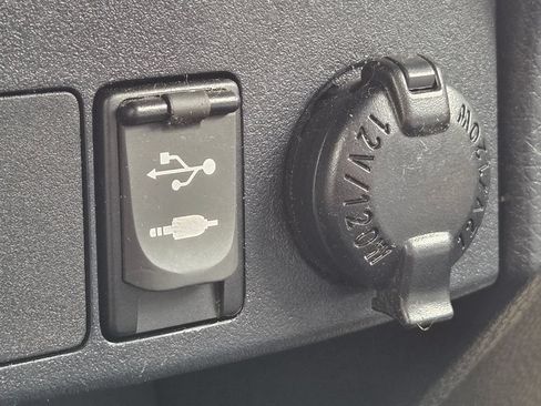 Used 2013 Toyota RAV4 LE AWD/4WD image 14