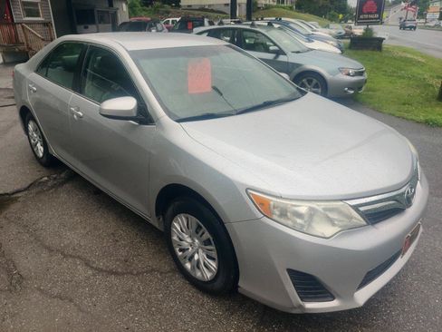 Used 2014 Toyota Camry LE FWD image 8