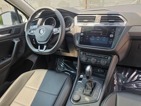 Used 2021 Volkswagen Tiguan SE w/ Panoramic Sunroof Package AWD/4WD image 11