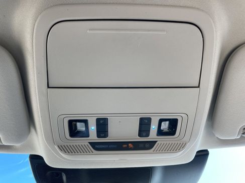 Used 2022 Ford Explorer XLT image 27