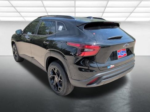 New 2026 Chevrolet Trax LT FWD image 2